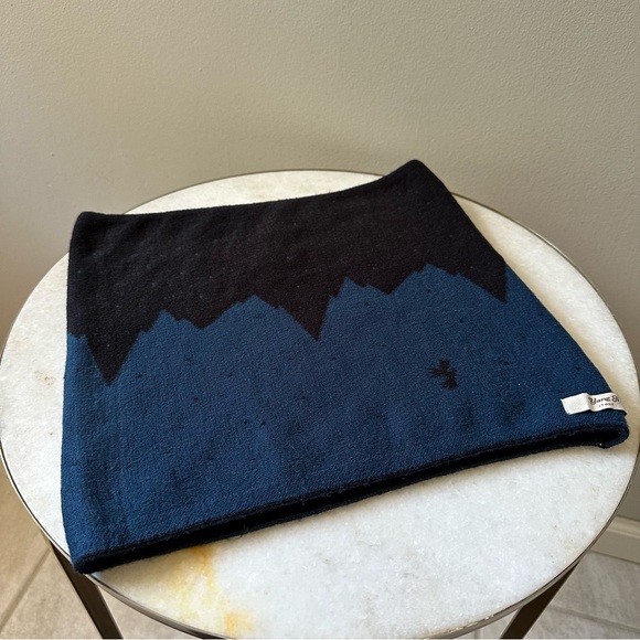 Yang Gi Mountain Range Night Sky Infinity Neck Warmer Black and Blue Knit Scarf - Picture 1 of 8